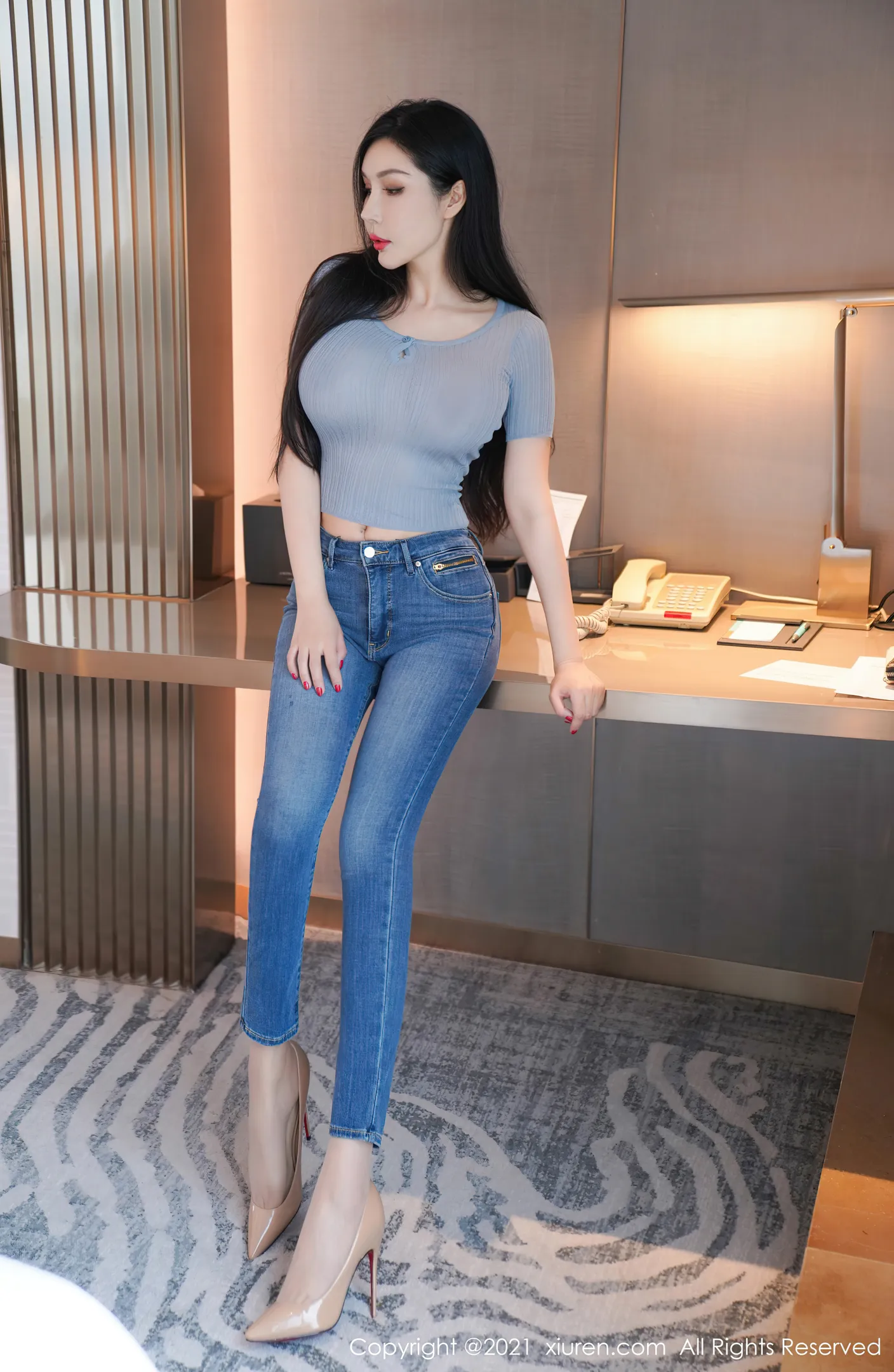 [XiuRen秀人网]No.3580_模特田冰冰私房轻透服饰配牛仔裤半撩露豪乳半球惹火诱惑写真61P-秀人网 - XiuRen.Xyz